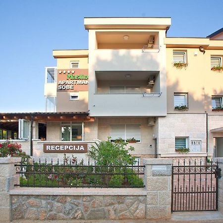 Apartments Maslina II Njivice Ngoại thất bức ảnh