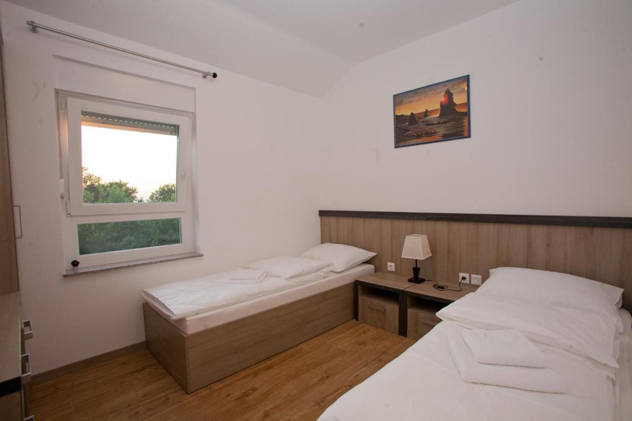 Apartments Maslina II Njivice Ngoại thất bức ảnh
