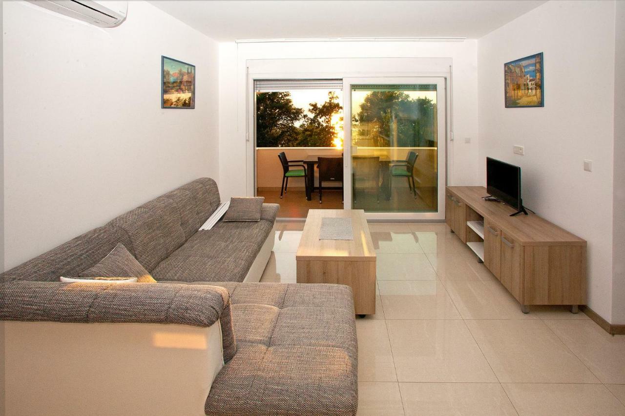 Apartments Maslina II Njivice Ngoại thất bức ảnh