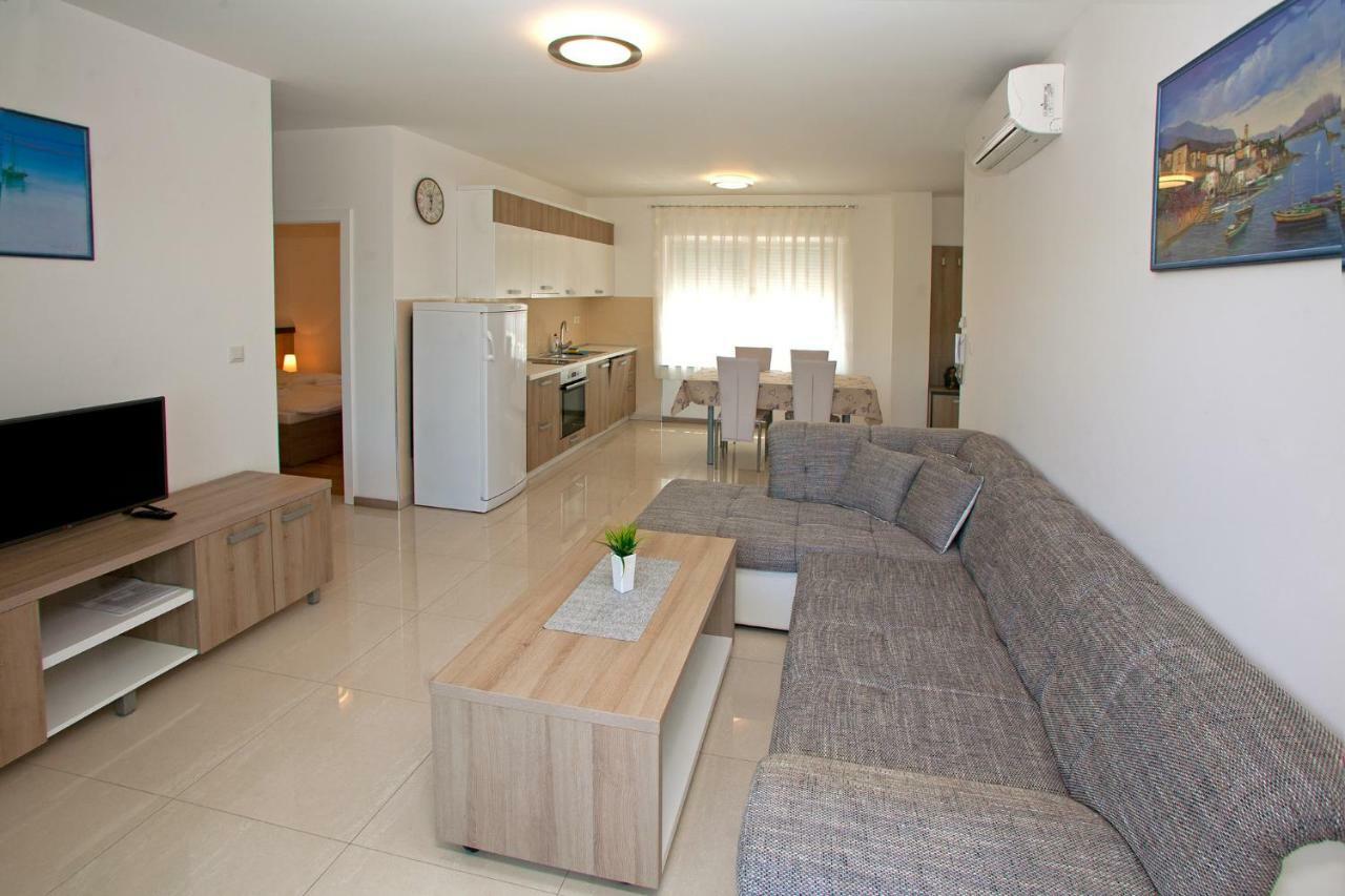 Apartments Maslina II Njivice Ngoại thất bức ảnh