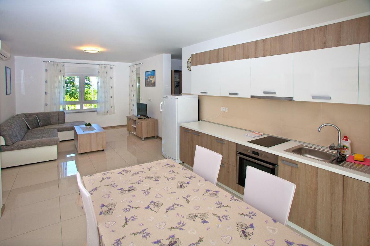Apartments Maslina II Njivice Ngoại thất bức ảnh