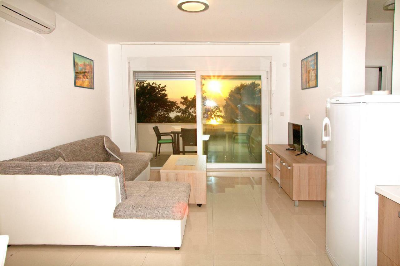 Apartments Maslina II Njivice Ngoại thất bức ảnh