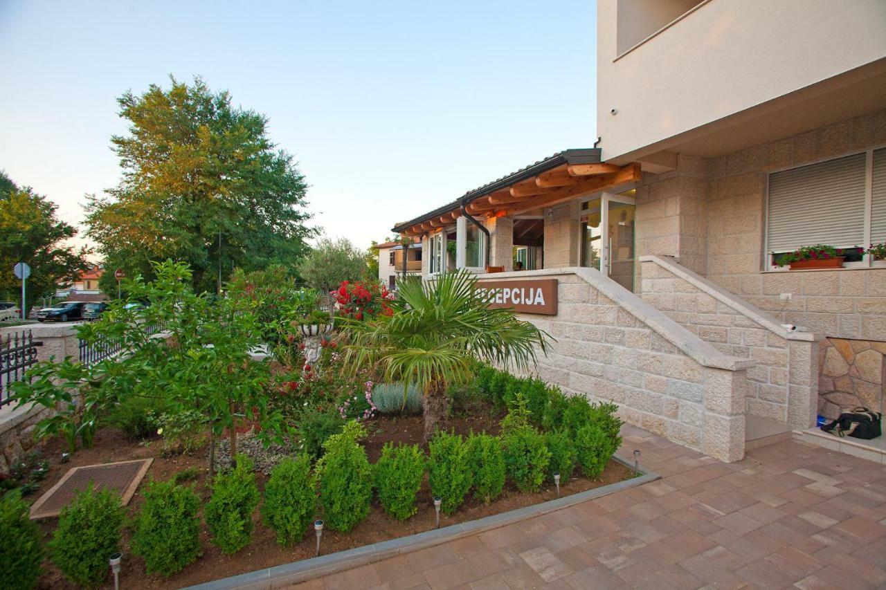 Apartments Maslina II Njivice Ngoại thất bức ảnh
