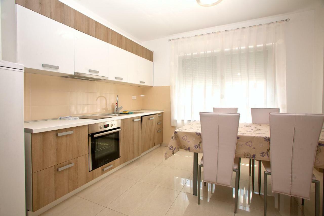 Apartments Maslina II Njivice Ngoại thất bức ảnh