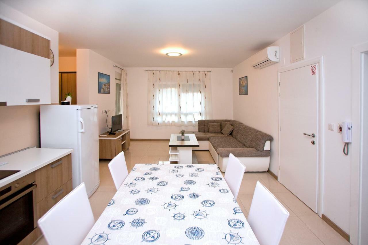 Apartments Maslina II Njivice Ngoại thất bức ảnh