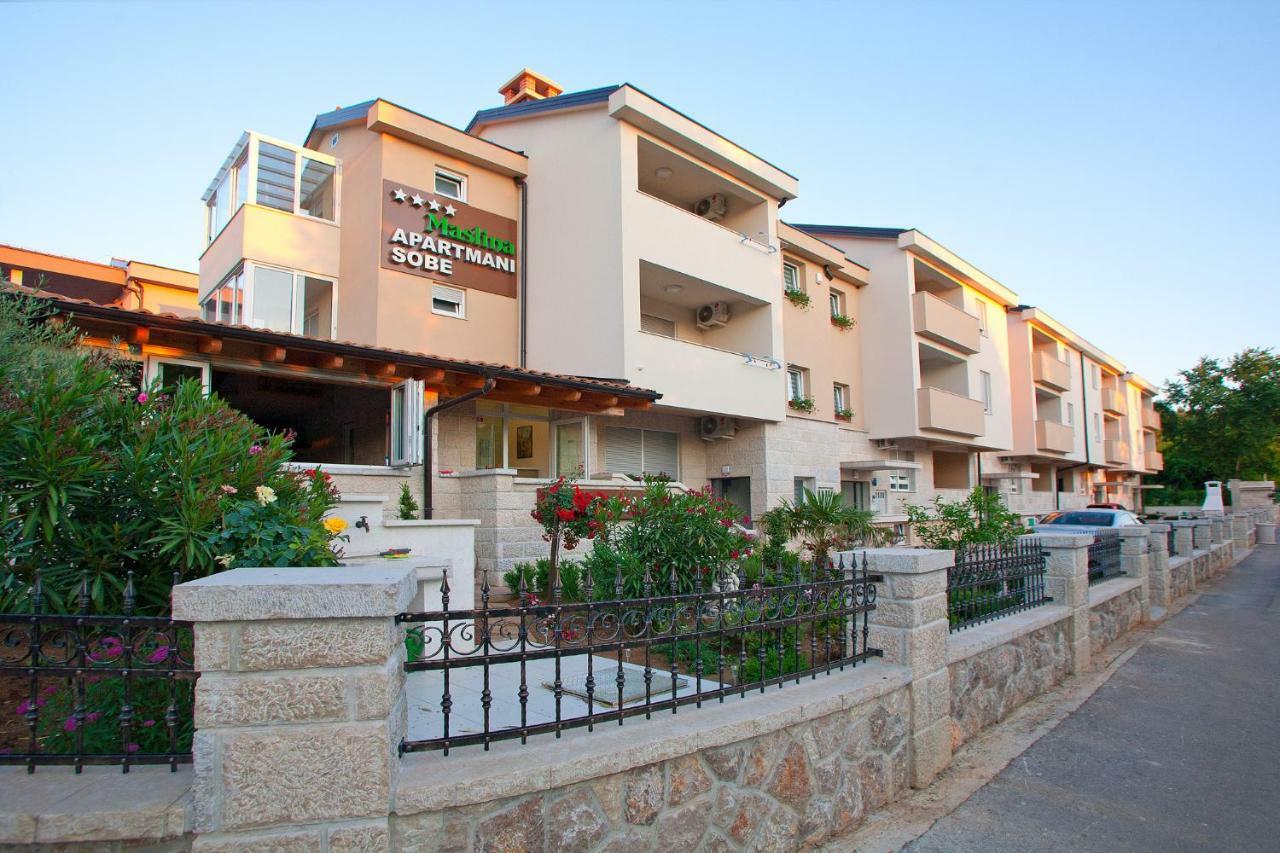 Apartments Maslina II Njivice Ngoại thất bức ảnh