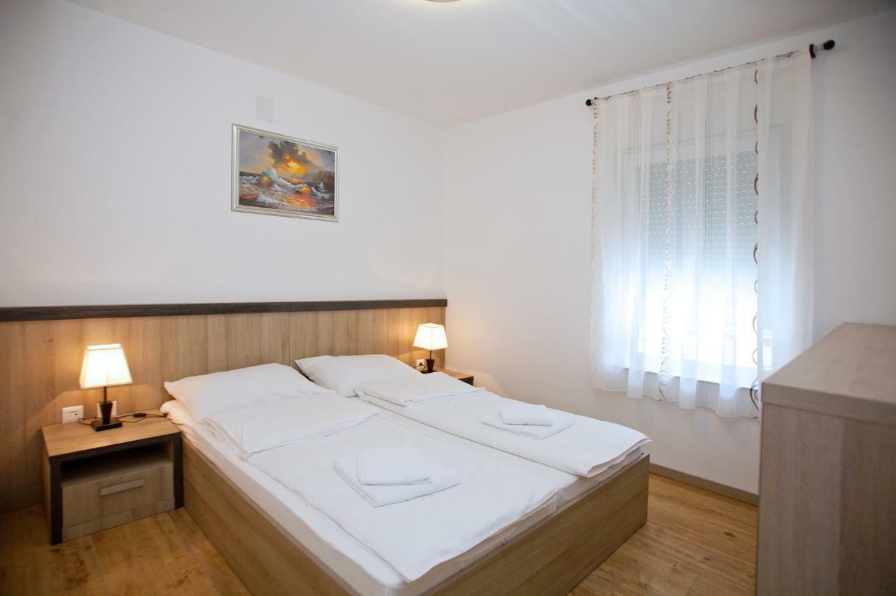 Apartments Maslina II Njivice Ngoại thất bức ảnh