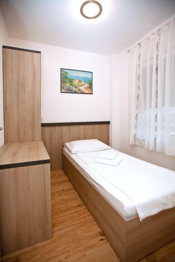 Apartments Maslina II Njivice Ngoại thất bức ảnh
