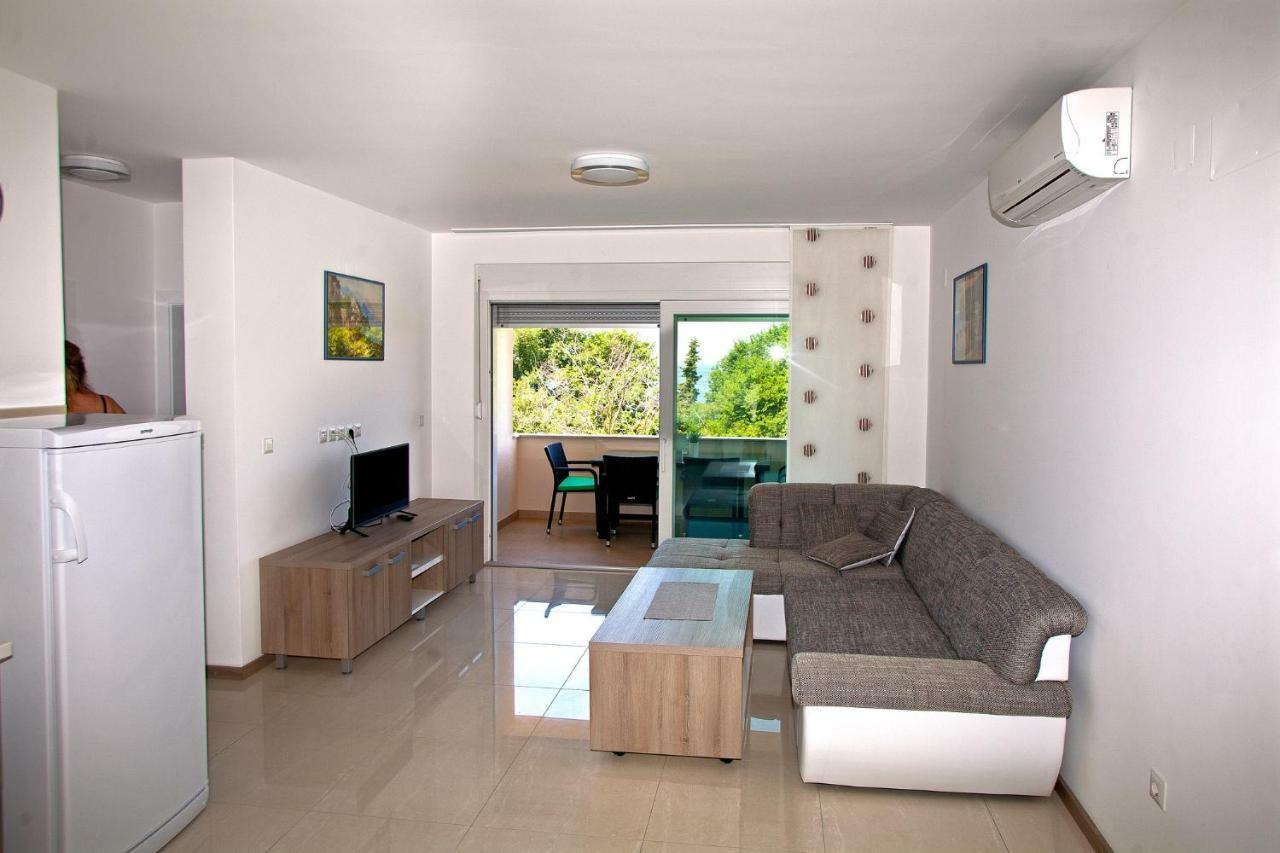 Apartments Maslina II Njivice Ngoại thất bức ảnh