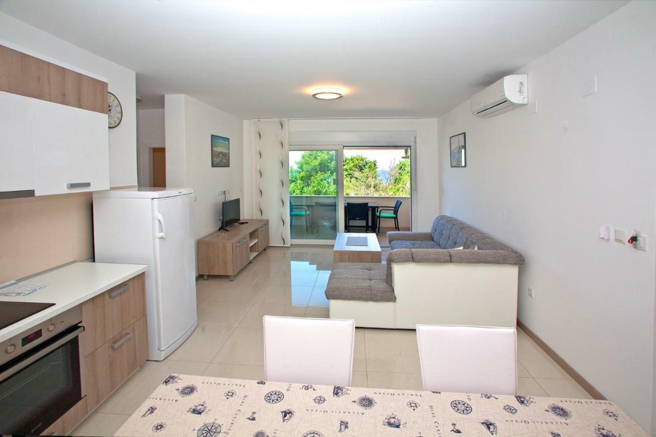 Apartments Maslina II Njivice Ngoại thất bức ảnh