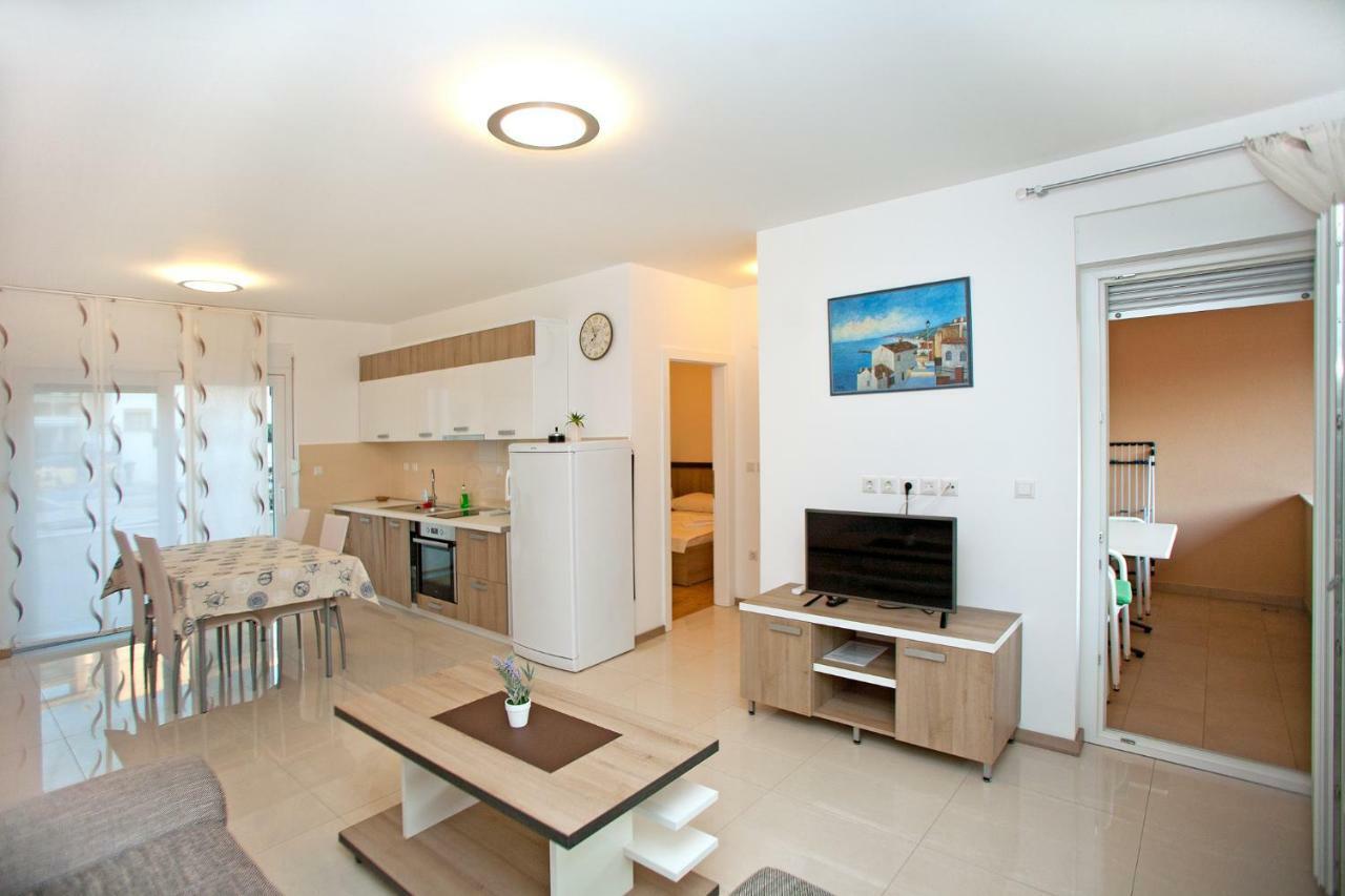 Apartments Maslina II Njivice Ngoại thất bức ảnh
