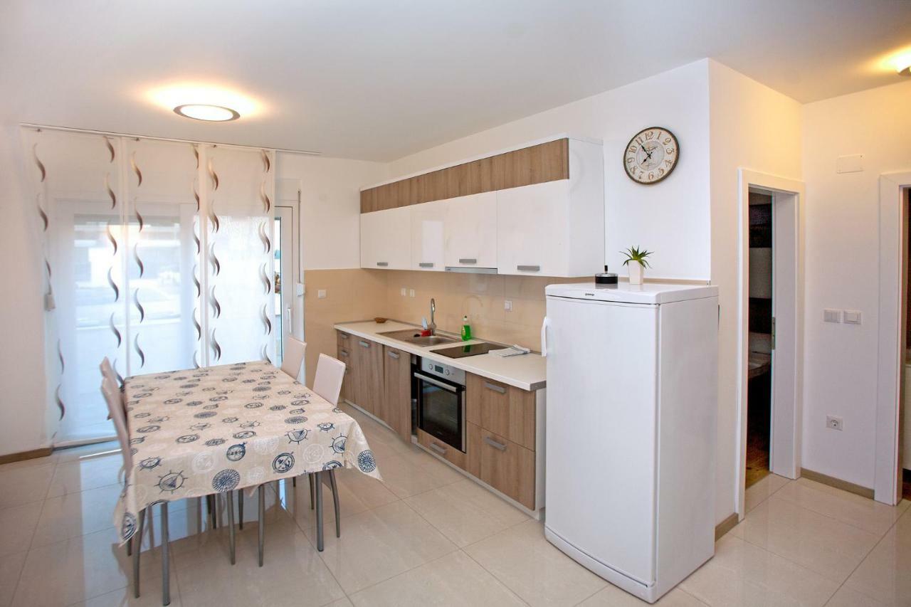 Apartments Maslina II Njivice Ngoại thất bức ảnh