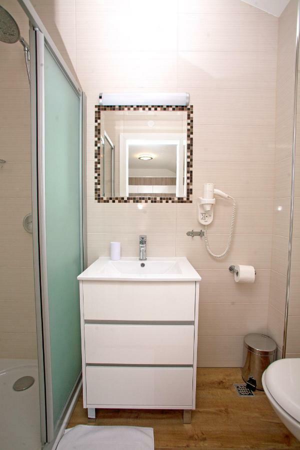 Apartments Maslina II Njivice Ngoại thất bức ảnh