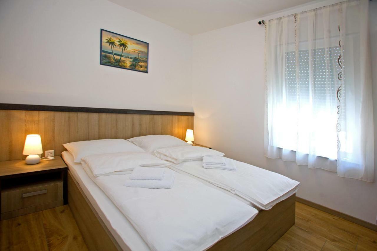Apartments Maslina II Njivice Ngoại thất bức ảnh
